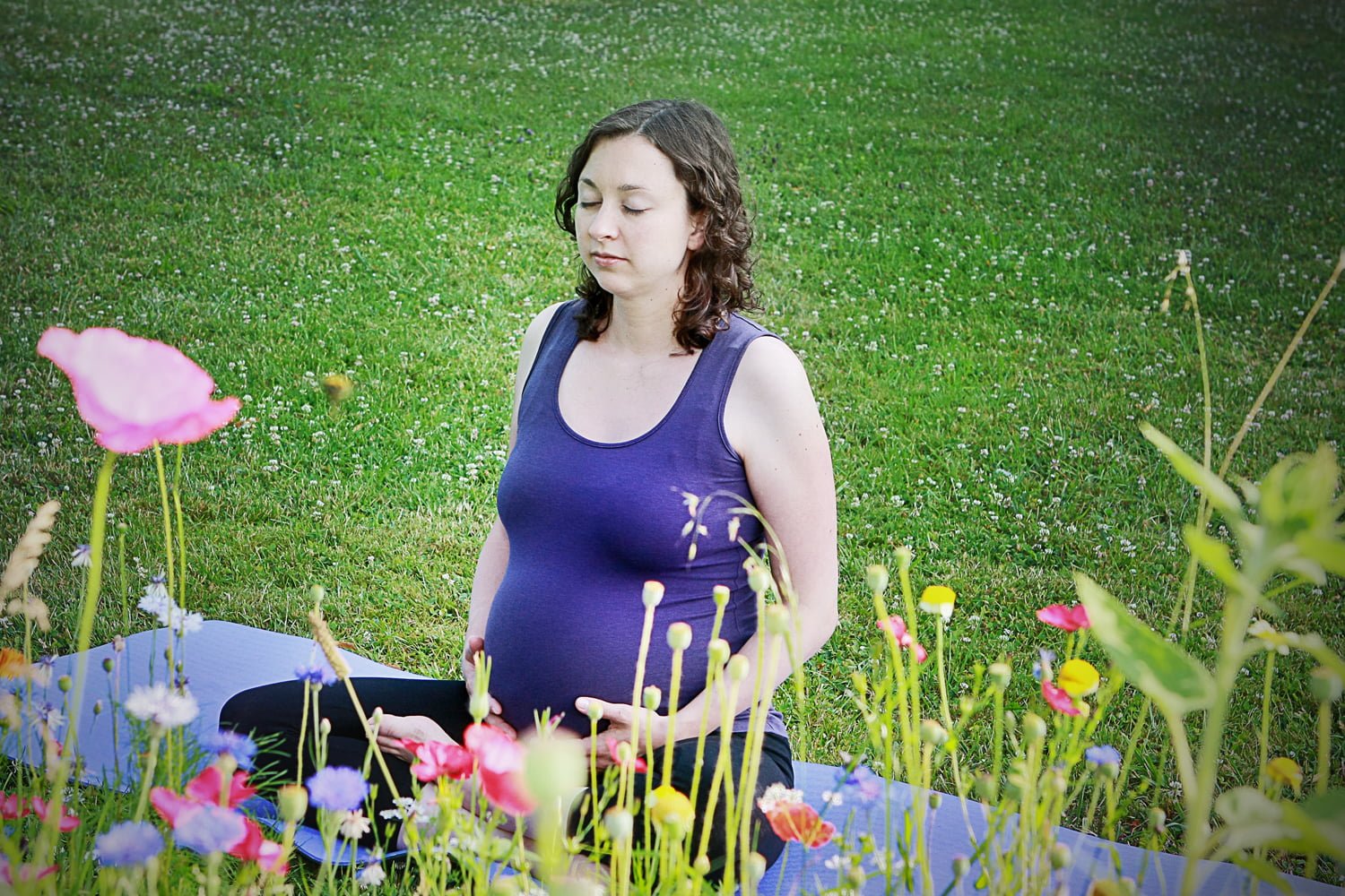 Atemübung Tönen beim Yoga für Schwangere